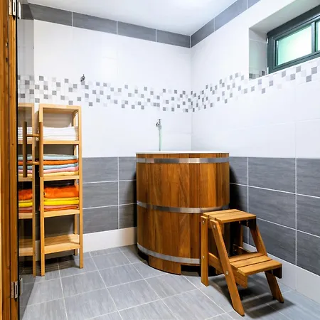 Villa Lavish In With Private Hot Tub Rudnik