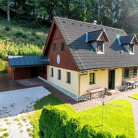 In With Pool & Sauna Retreat Rudník