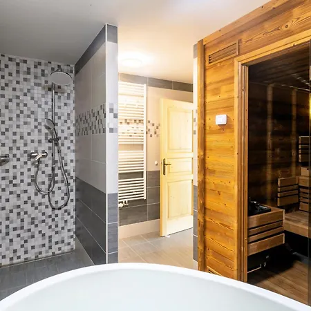 Villa Lavish In With Private Hot Tub