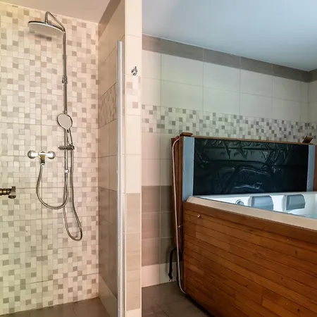 Lavish In With Private Hot Tub Villa *