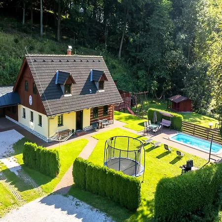 Villa In With Pool & Sauna Retreat *