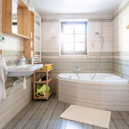 Lavish In With Private Hot Tub *